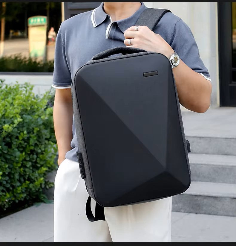 Mochila antirrobo con código de seguridad.